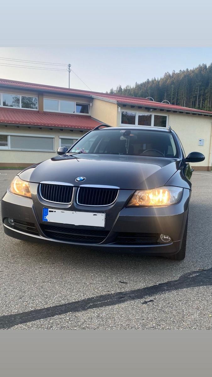 BMW 320 2006 — вигляд ззаду
