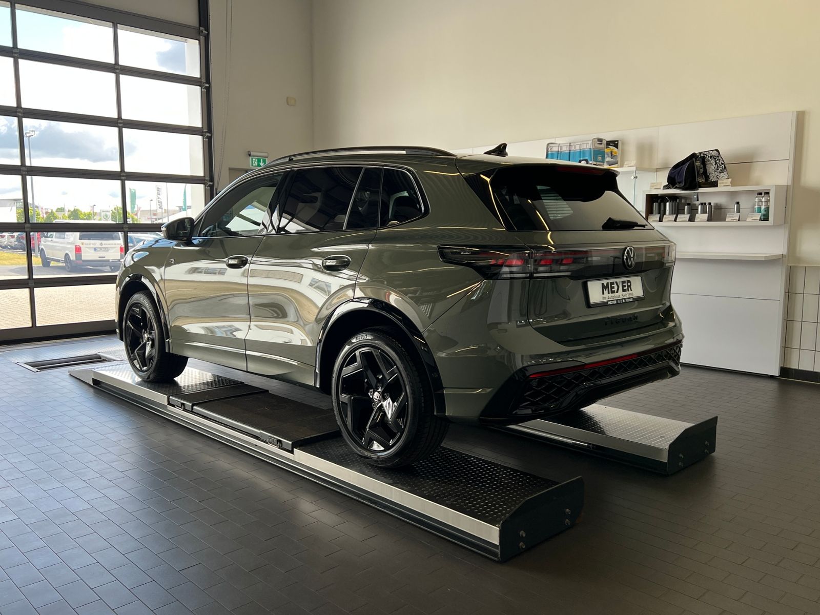 Fahrzeugabbildung Volkswagen Tiguan R-Line 2.0 TDI DSG 4Motion *AHK, IQ.Light