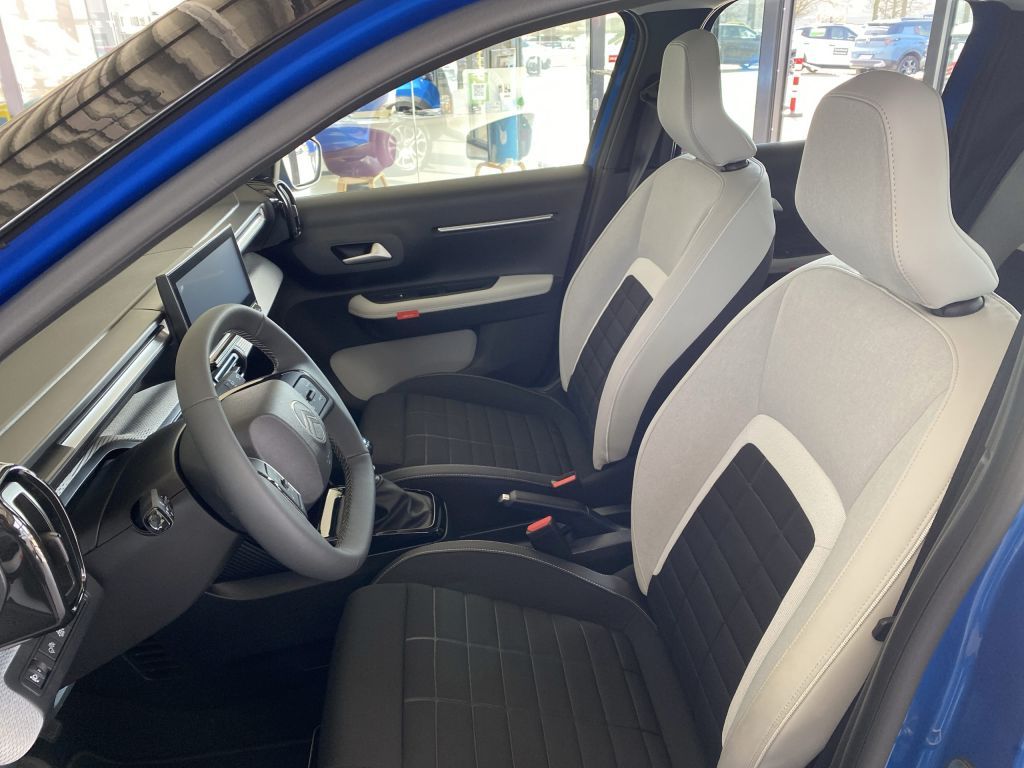 Fahrzeugabbildung Citroën C3 Turbo 100 MAX *Winter-Pak*CAM*Allwetter*Navi*