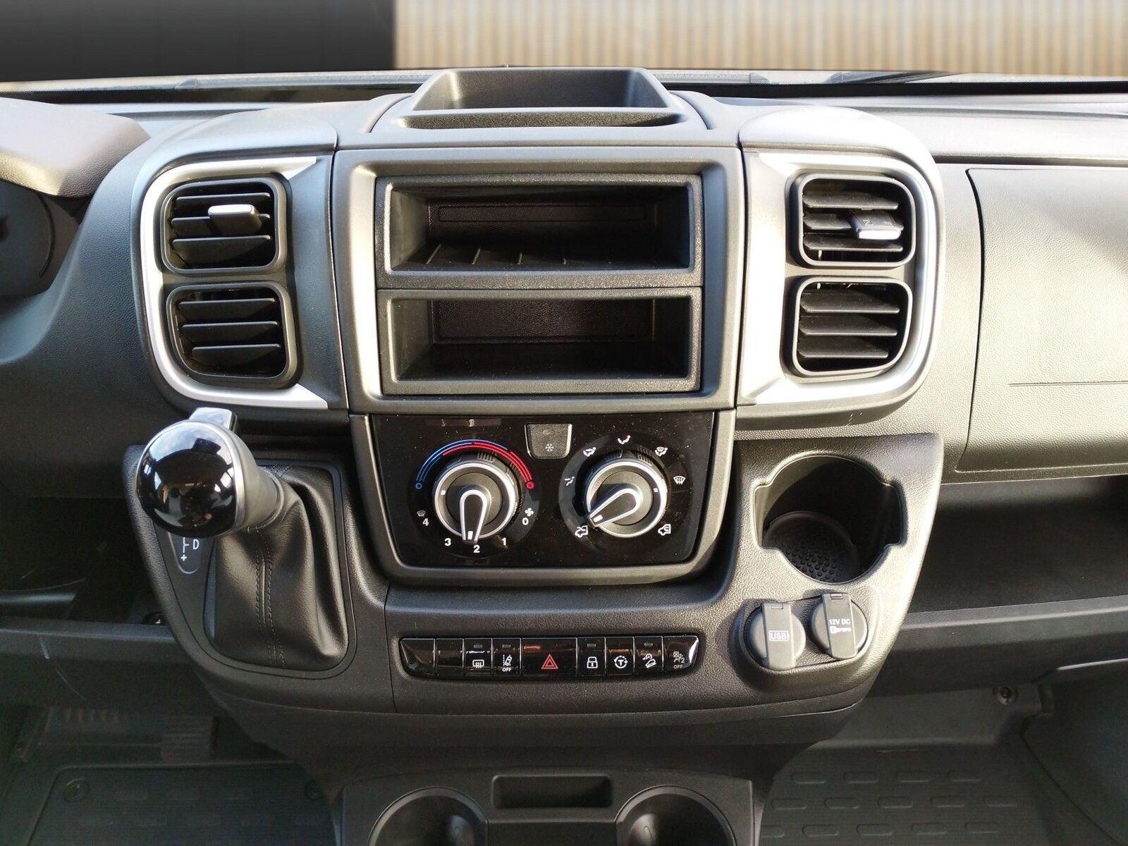 Fahrzeugabbildung Sunlight Adventure Cliff 602 Automatik, Dörr Edition, LTE