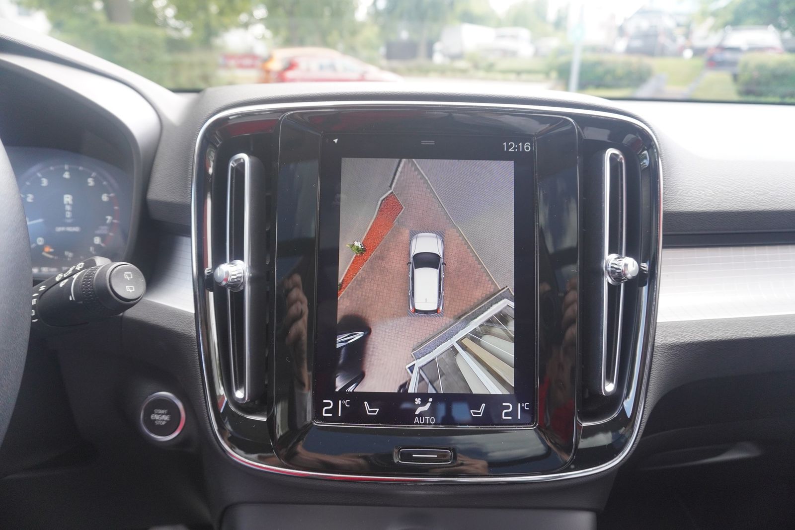 Volvo XC40 2.0 Momentum AWD Aut LED 360° Panorama Navi foto 13