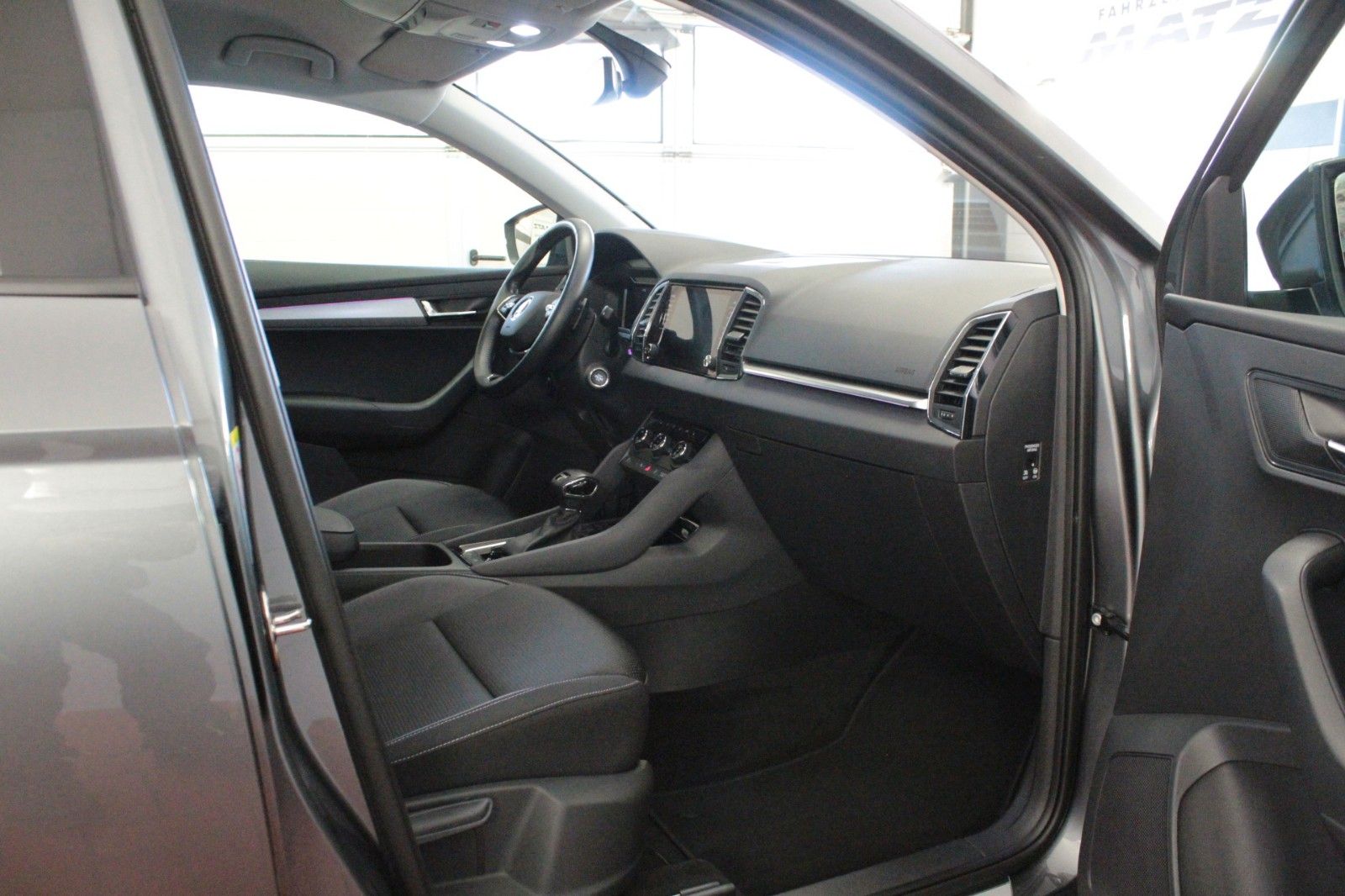 Fahrzeugabbildung SKODA Karoq 1.5l TSI ACT DSG TOUR  AHK schwenkbar