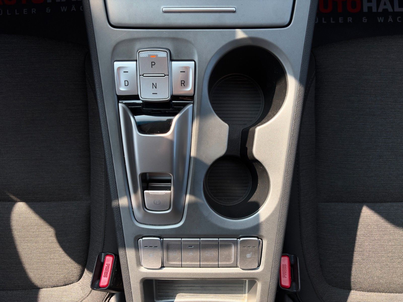 Fahrzeugabbildung Hyundai KONA E Select SHZ ACC PDC LKA Navi WiFi CarPlay