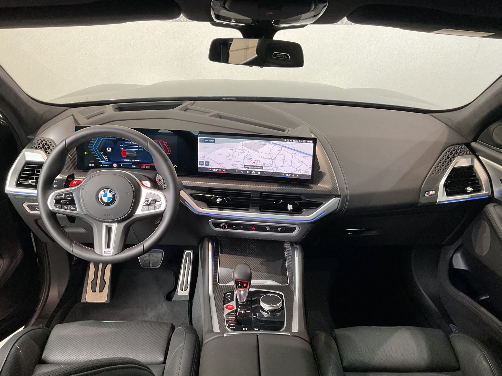Fahrzeugabbildung BMW XM 50e 23" LMR, M Fahrwerk Professional, Sitzbel