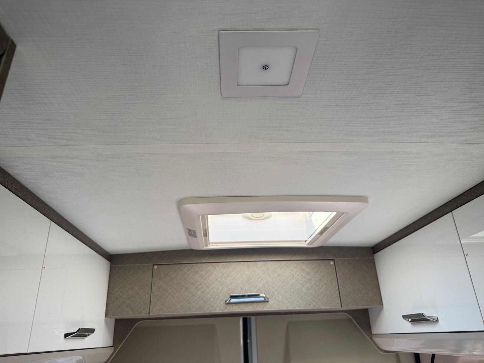 Fahrzeugabbildung Karmann Davis Lifestyle DA 590 LS Markise und Automatik