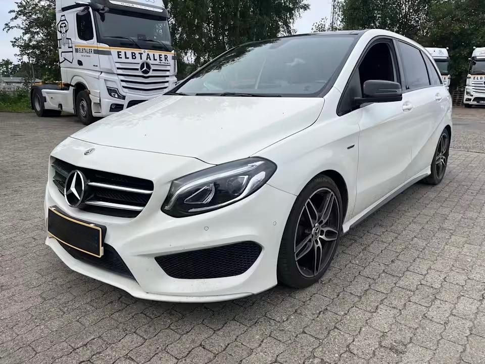 Mercedes-Benz B 180 AMG-Line Pano LED Navi CAM Tempo Keyless
