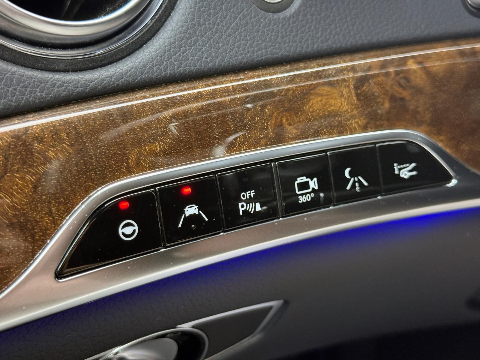 Fahrzeugabbildung Mercedes-Benz L 4MATIC/CHAUFFEUR/3xTV/BURM/PANO/DISTRO/HUD/360