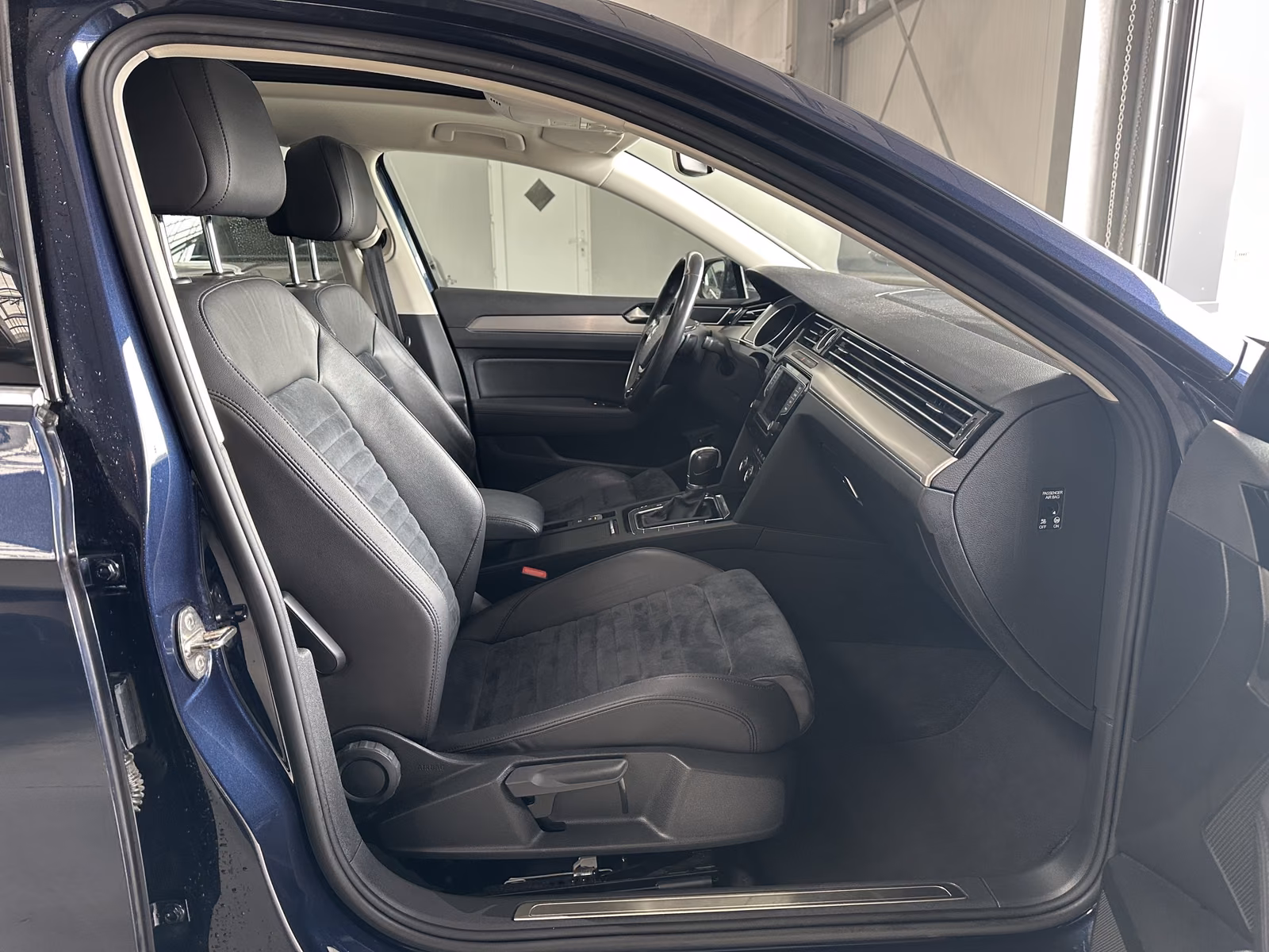 Volkswagen Passat Highline Pano AHK SHZ Navi ACC