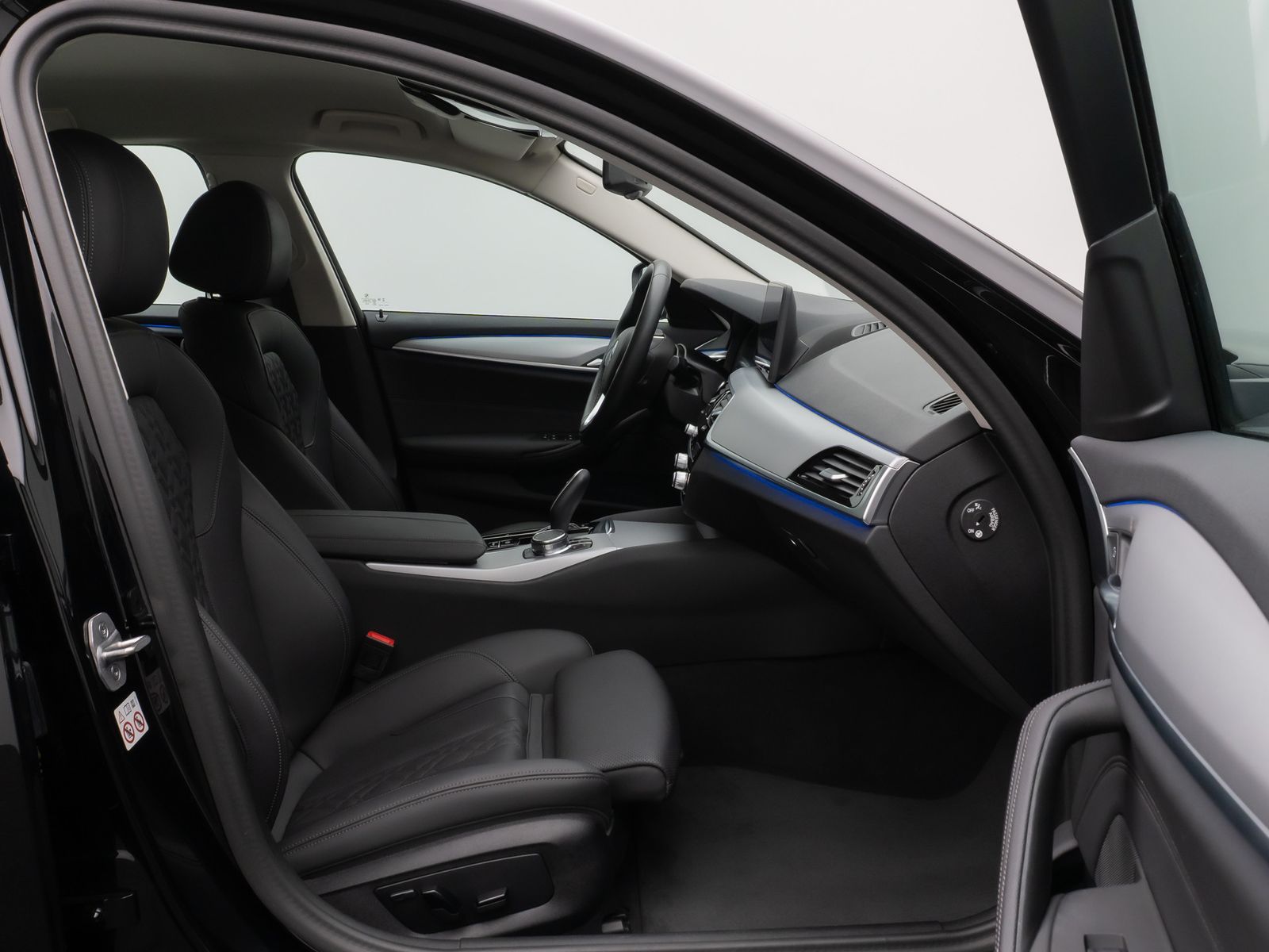 Fahrzeugabbildung BMW 520d xD Kamera HUD DAB 4xKlima Sport Leder Alarm