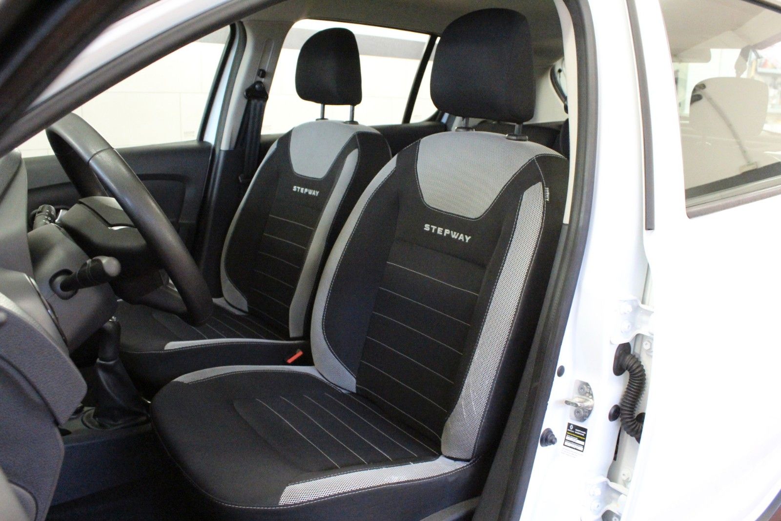 Fahrzeugabbildung Dacia Sandero TCe 90 Stepway *Media-Nav*