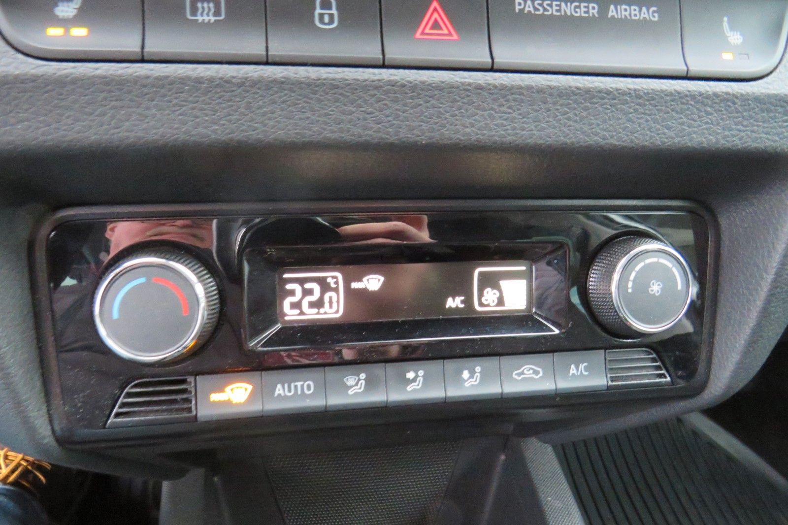 Fahrzeugabbildung SKODA Fabia Combi Ambition SITZH. GJ GRA PDC APP 1.H