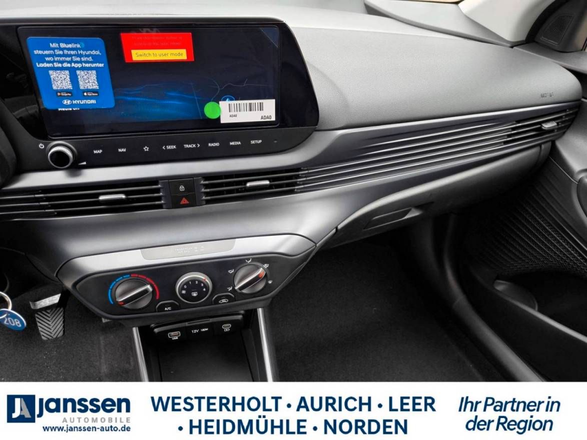 Fahrzeugabbildung Hyundai i20 Select Funktionspaket PDC Navi Rückfahrkamer