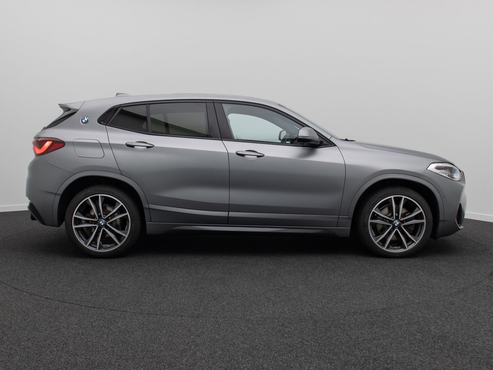 Fahrzeugabbildung BMW X2 sD20i M Sport Panorama Kamera Individual 19"
