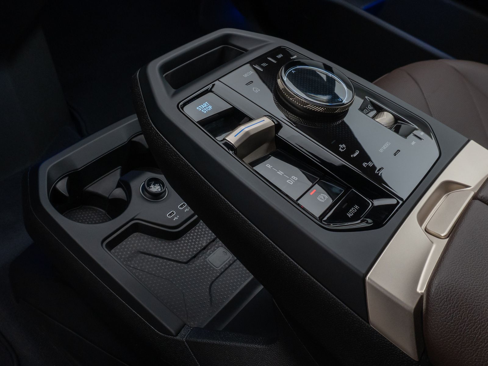 Fahrzeugabbildung BMW iX xD40 Panorama Kamera HiFi Komfort SkyLounge