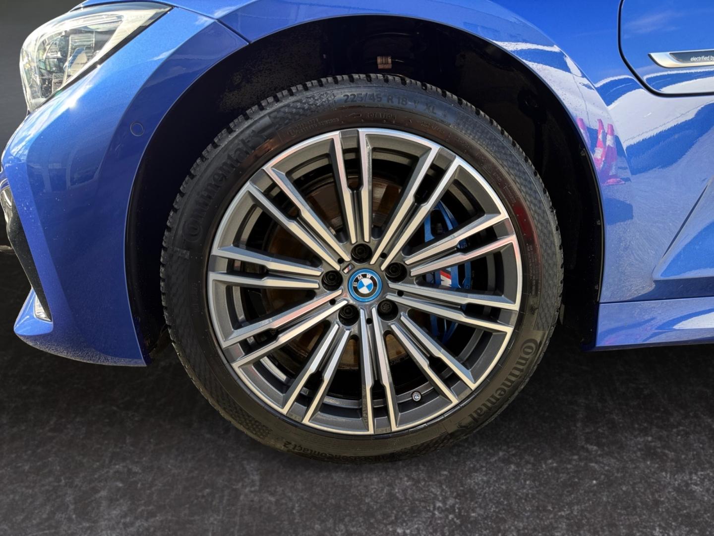 BMW 330 e xDrive M Sport Touring*Laser*Pano*HuD*360°