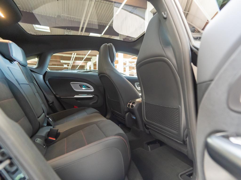 Mercedes-Benz CLA 180 Coupé AMG Advanced + NIGHT PANO LED SHZ