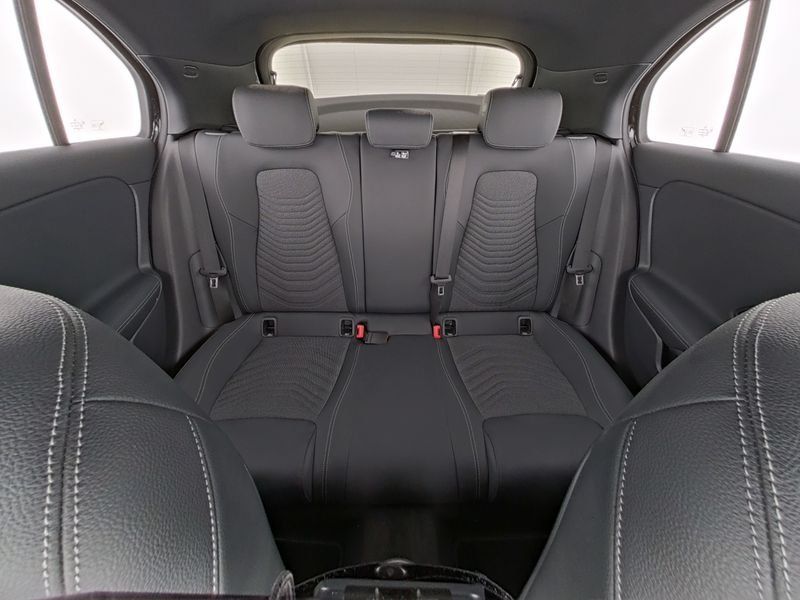 Fahrzeugabbildung Mercedes-Benz A 250 e PROGRESSIVE*AHK*APPLE-CARPLAY*TOTWINKEL