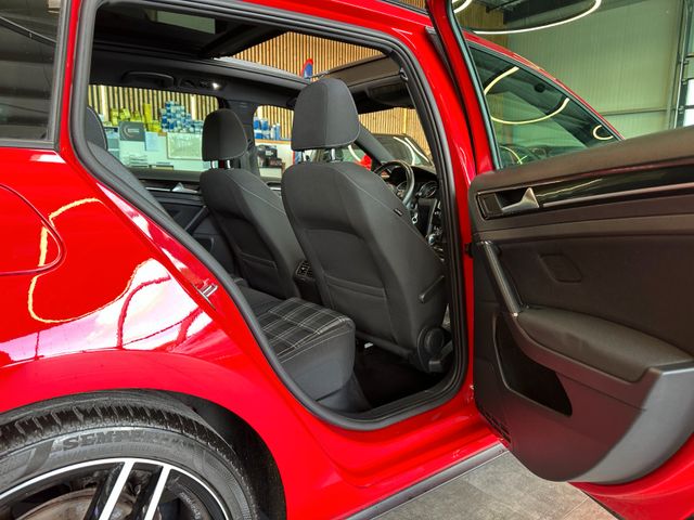 Volkswagen Golf *1.HAND*PANO*STHZ*AHK*ACC*NAV*2-ZONEN*