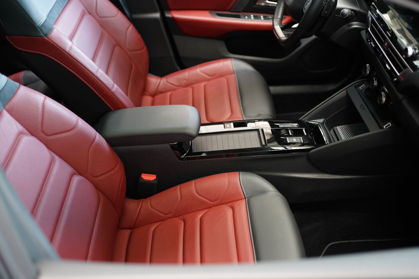 Fahrzeugabbildung Citroën C4 PureTech 155 EAT8 Shine Automatik Leder Navi