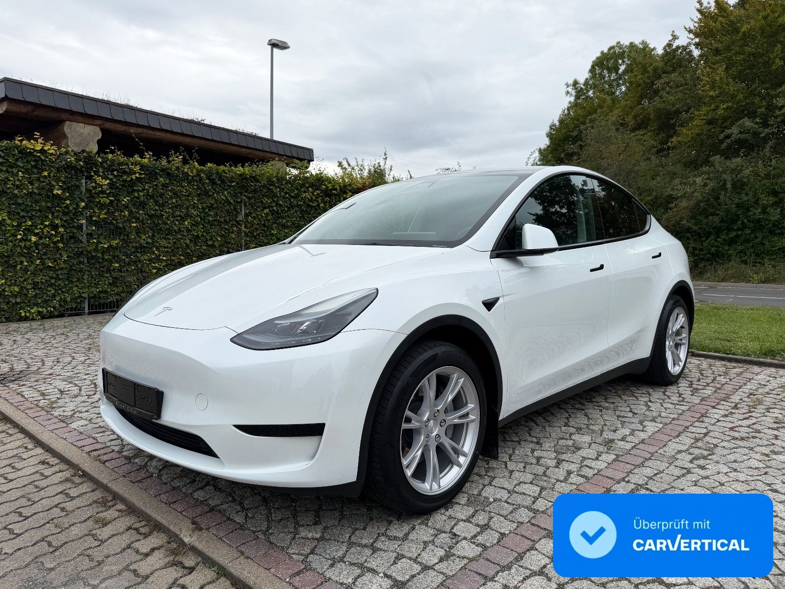 Tesla Model Y SR RWD 93% SoH+1.Hand+TÜV-NEU+AHK