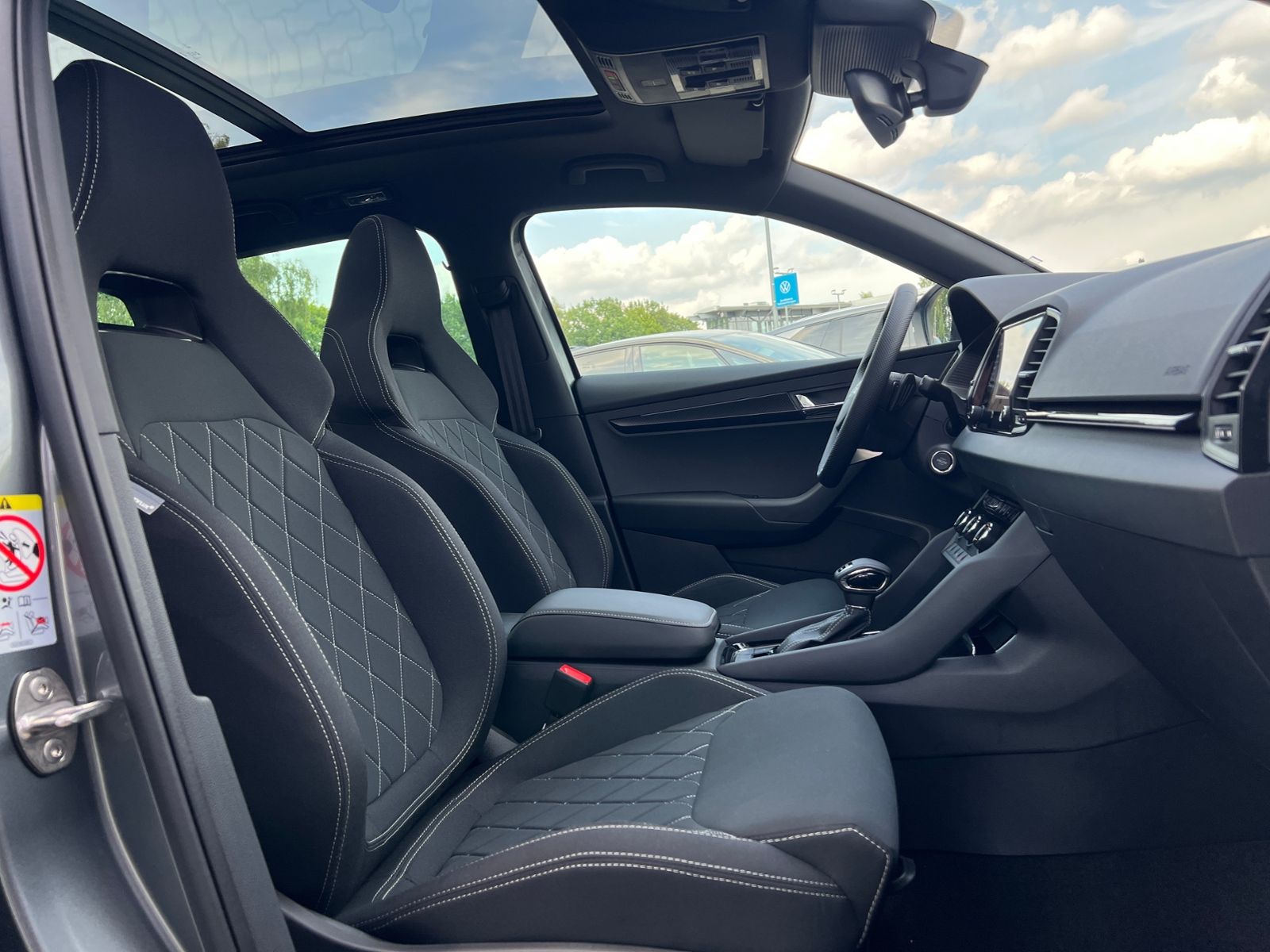 Fahrzeugabbildung SKODA Karoq Sportline 2.0 TSI 4x4 DSG *Panorama, AHK,