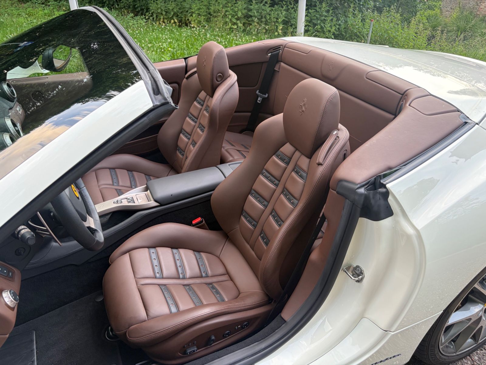 FERRARI California 12