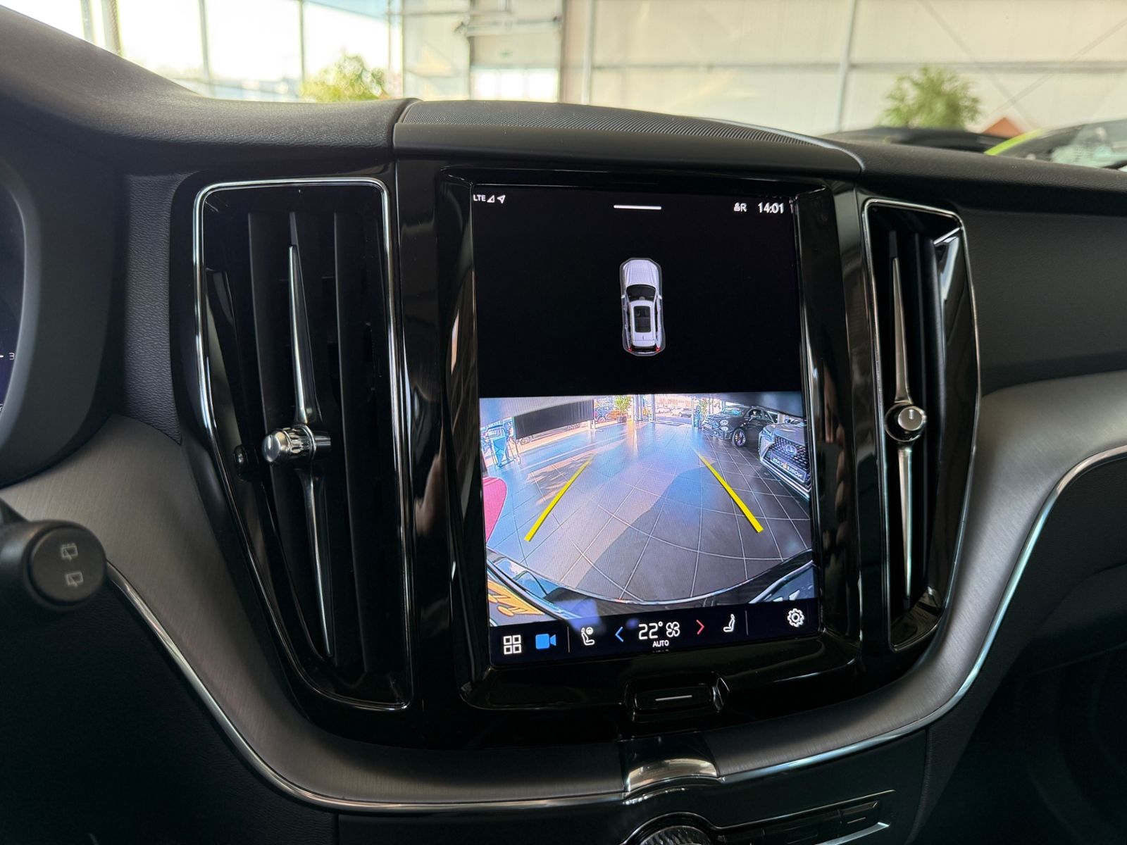 Fahrzeugabbildung Volvo XC60 Momentum Pro AHK LED RFK