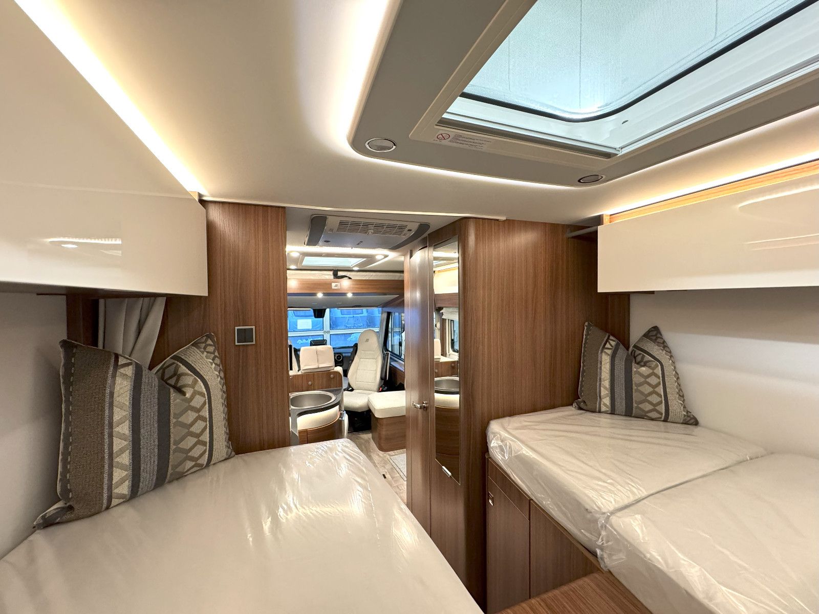 Fahrzeugabbildung HYMER / ERIBA / HYMERCAR B-Klasse MC-I White Line 600 - Vollausstattung!