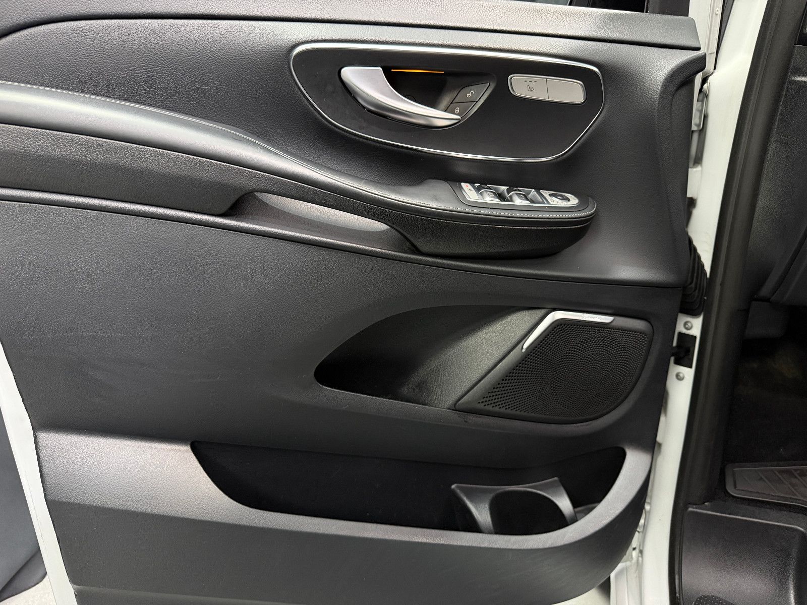 Fahrzeugabbildung Mercedes-Benz V250d NIGHT EDITION 4MATIC lang AMG-LINE|360°|