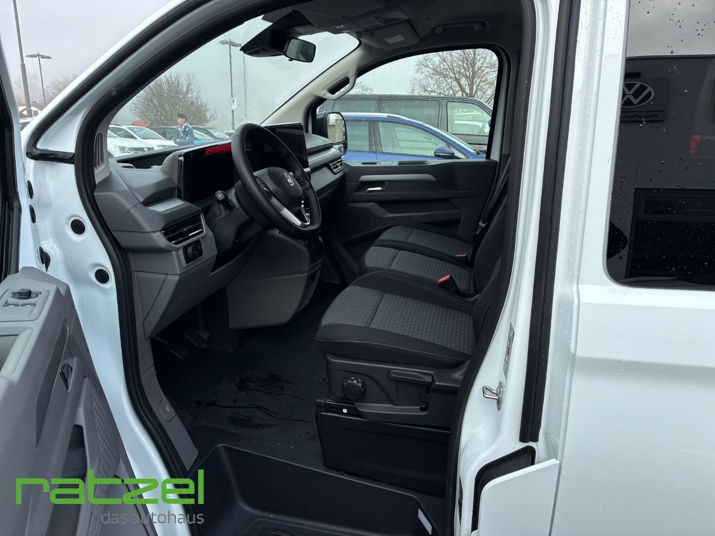Fahrzeugabbildung Volkswagen Caravelle Life LR AHK+Digitales Cockpit+LED+ACC