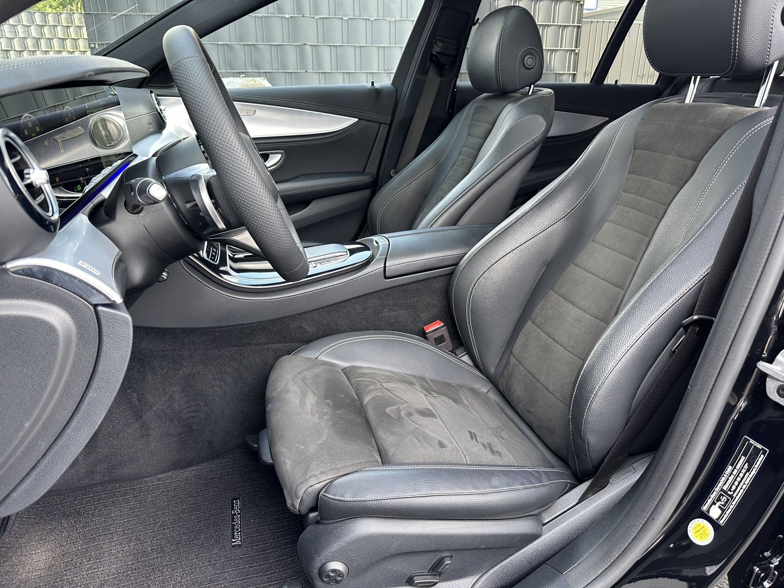 Fahrzeugabbildung Mercedes-Benz E 300de T 4Matic AMG-Line NAV+LED+AHK+PANO+WIDE