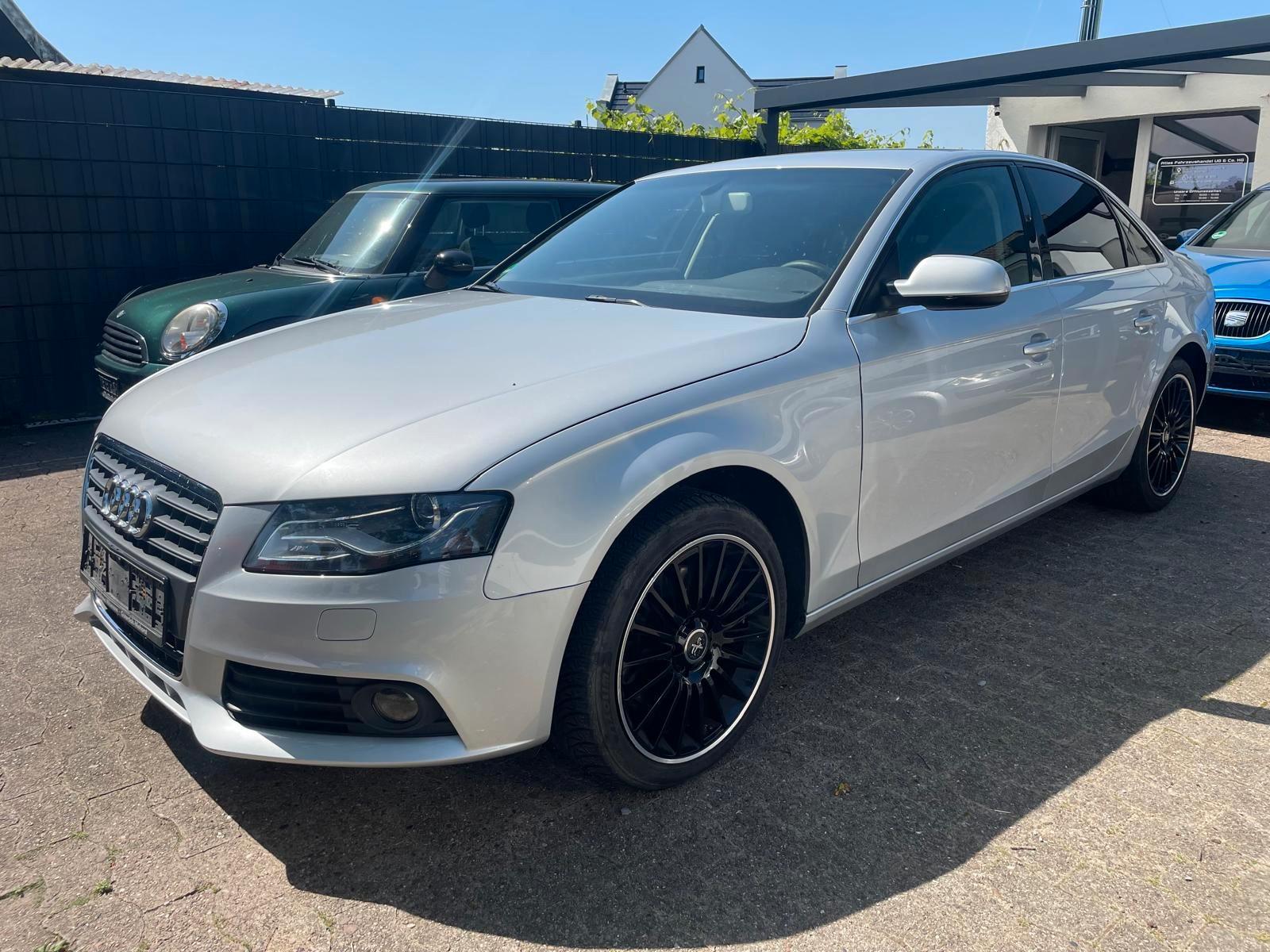 Audi A4 Limousine Navi,Klimaaut.,SHZ,AHK,Tüv Neu