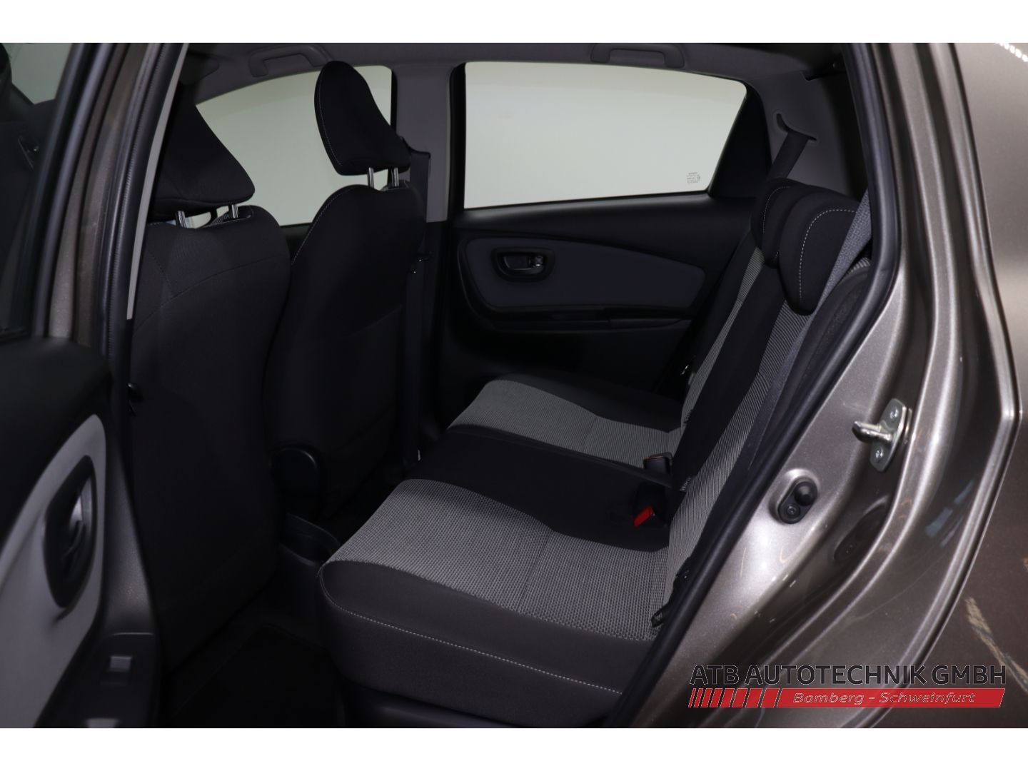 Fahrzeugabbildung Toyota Yaris Edition-S Hybrid 1.5l VVT-i SHZ 2-Zonen-Kl