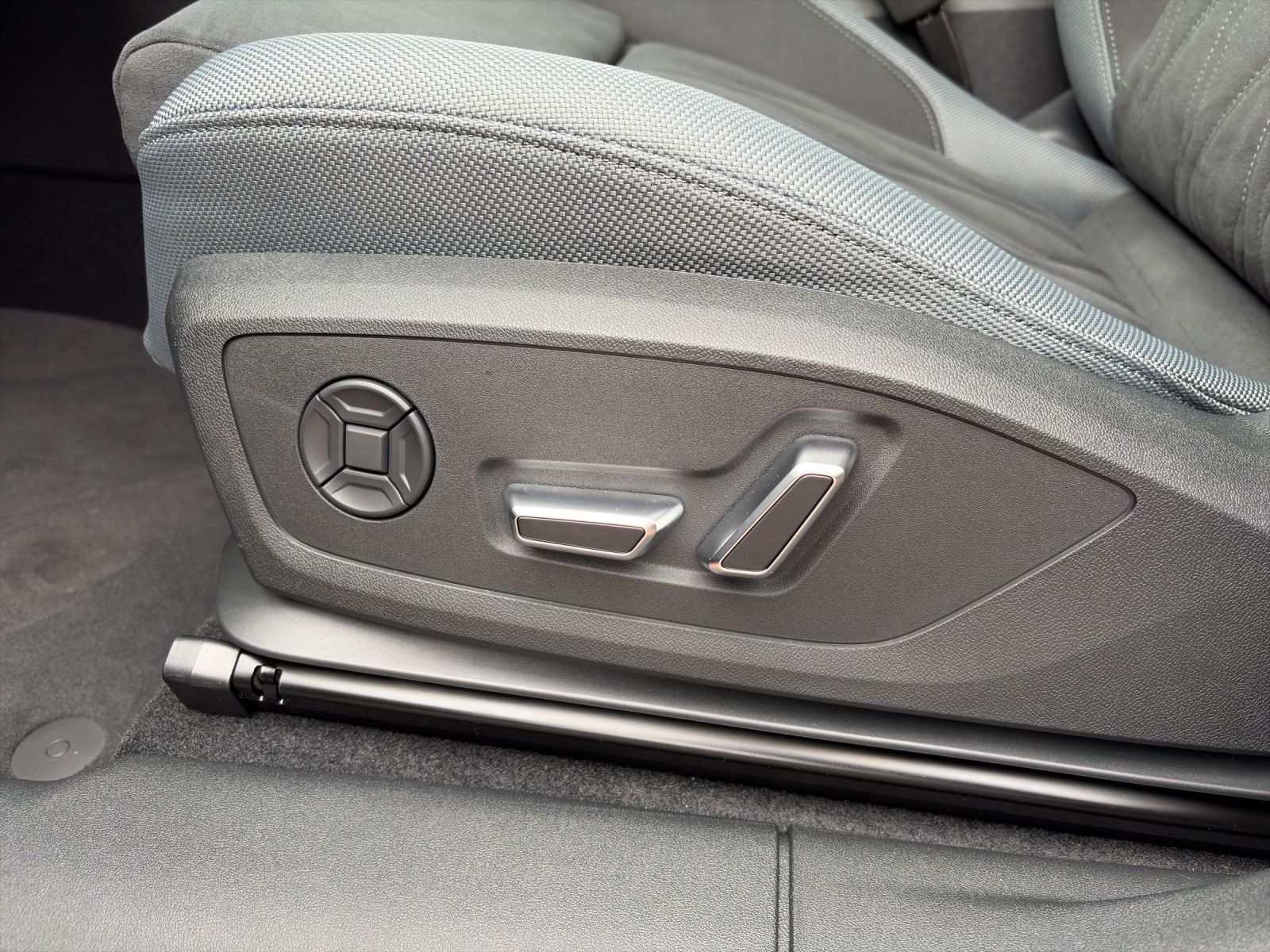 Audi Q3 SUV e-hybrid TECHPRO+PANO+HUD+DIGI-MATRIX+ foto 17