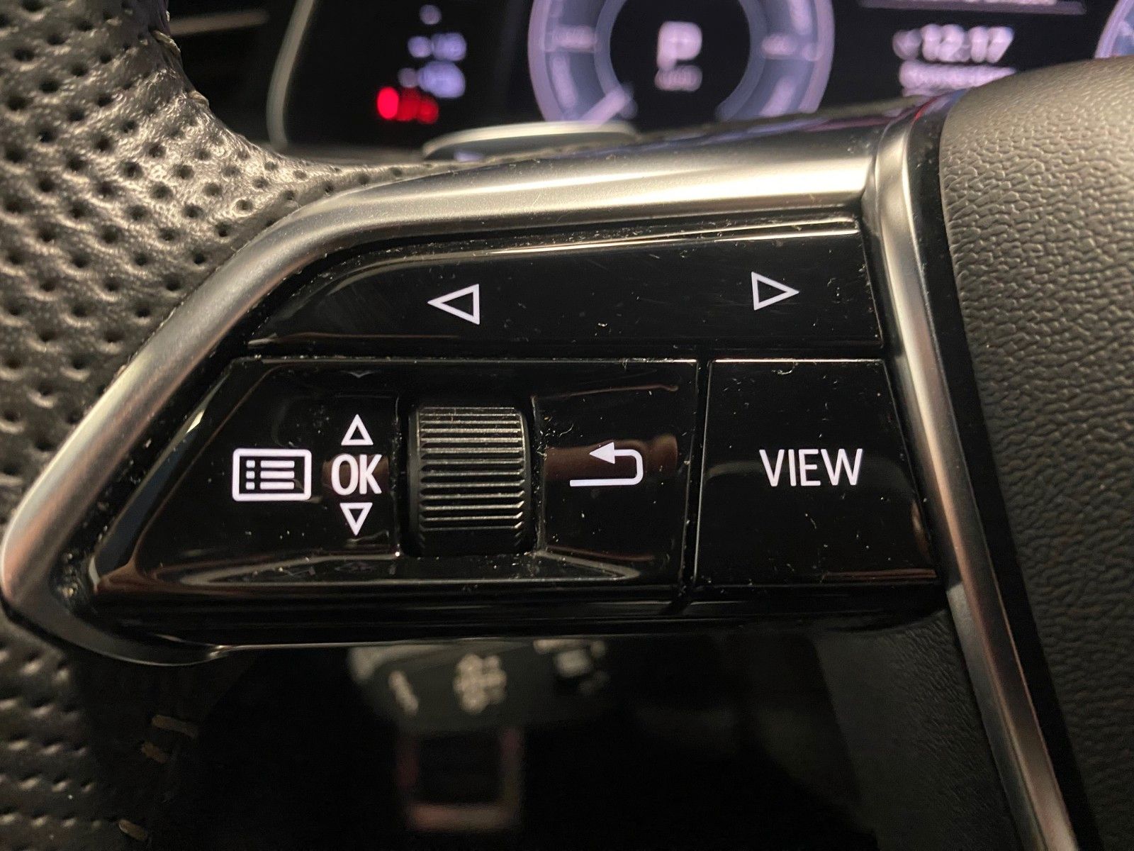 Fahrzeugabbildung Audi A6 55 TFSI e S tronic quattro sport Avant+S-Line