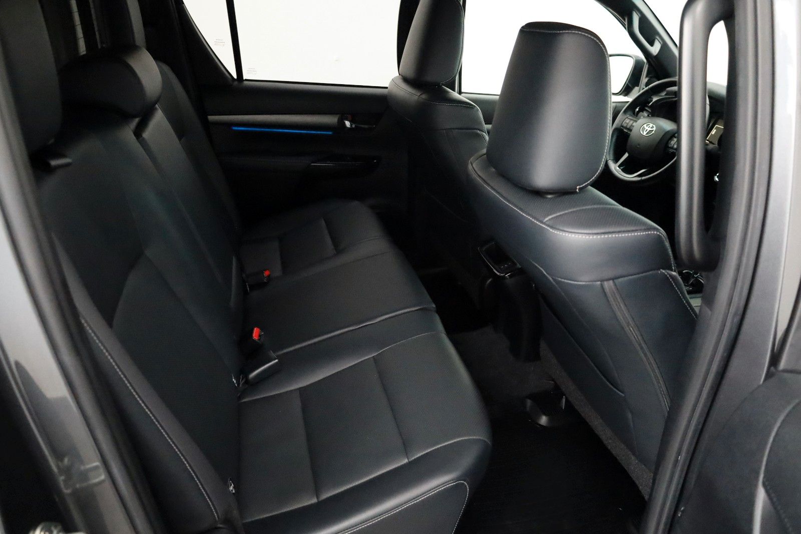 Fahrzeugabbildung Toyota Hilux 2.8 D-4D Invincible,HardTOP,8xAluräder,AHK