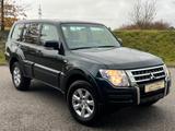 Mitsubishi Pajero 3.2 DI-D Aut.*7-Sitzer *nur 34.000KM *AHK - Mitsubishi Pajero: Allradantrieb