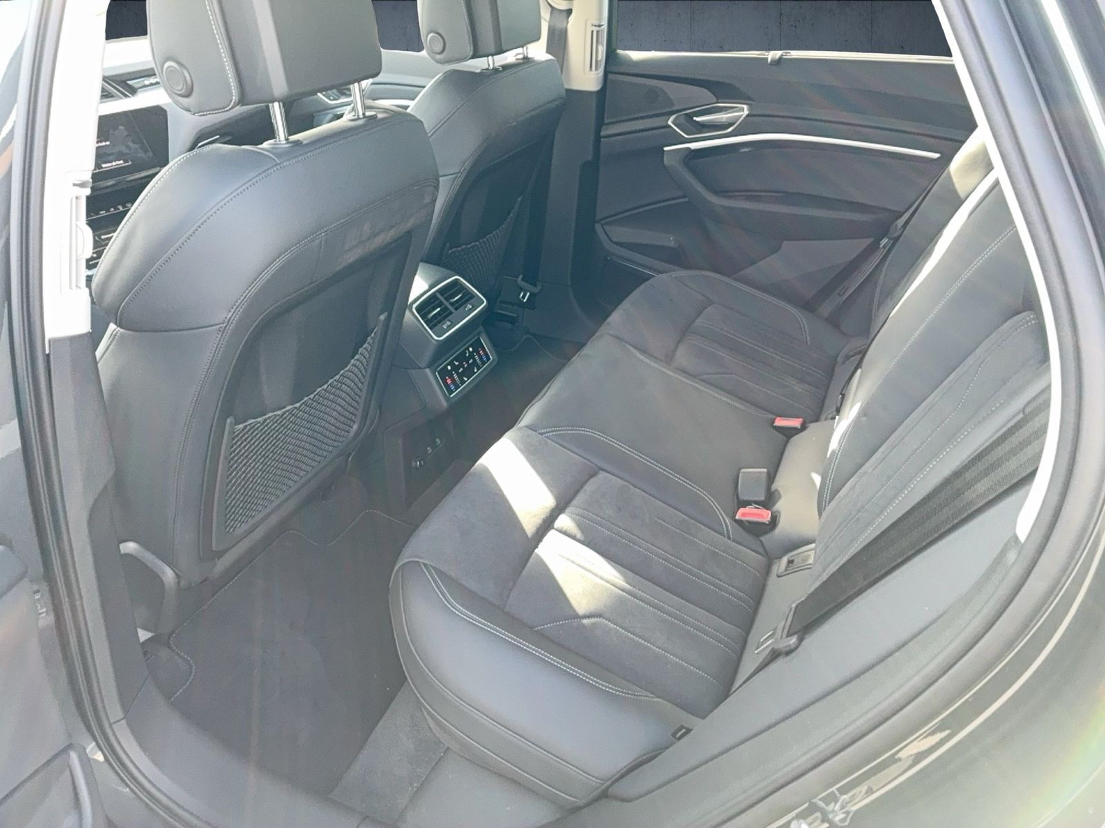 Audi Q8 e-tron - Bild 13