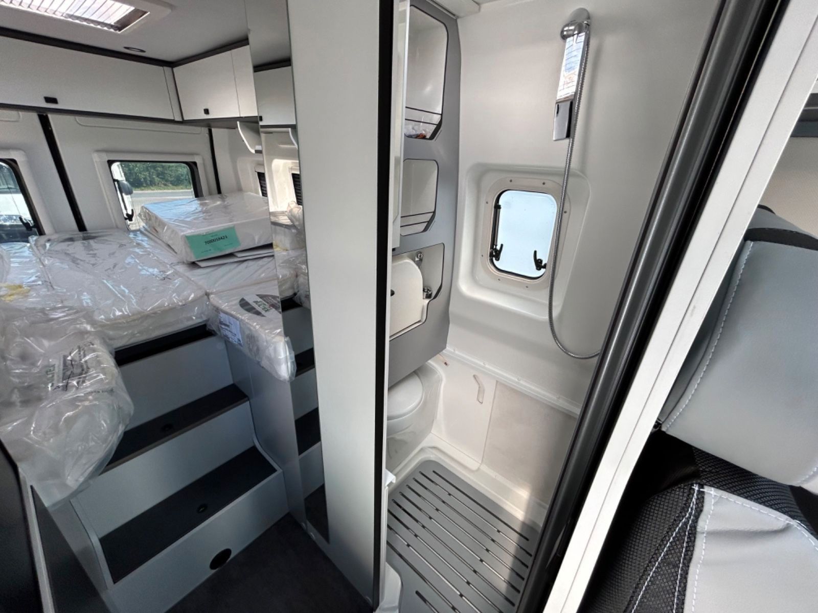 Fahrzeugabbildung Mooveo VAN 63 EB Prestige Autom. Solar Markise Combi 4D