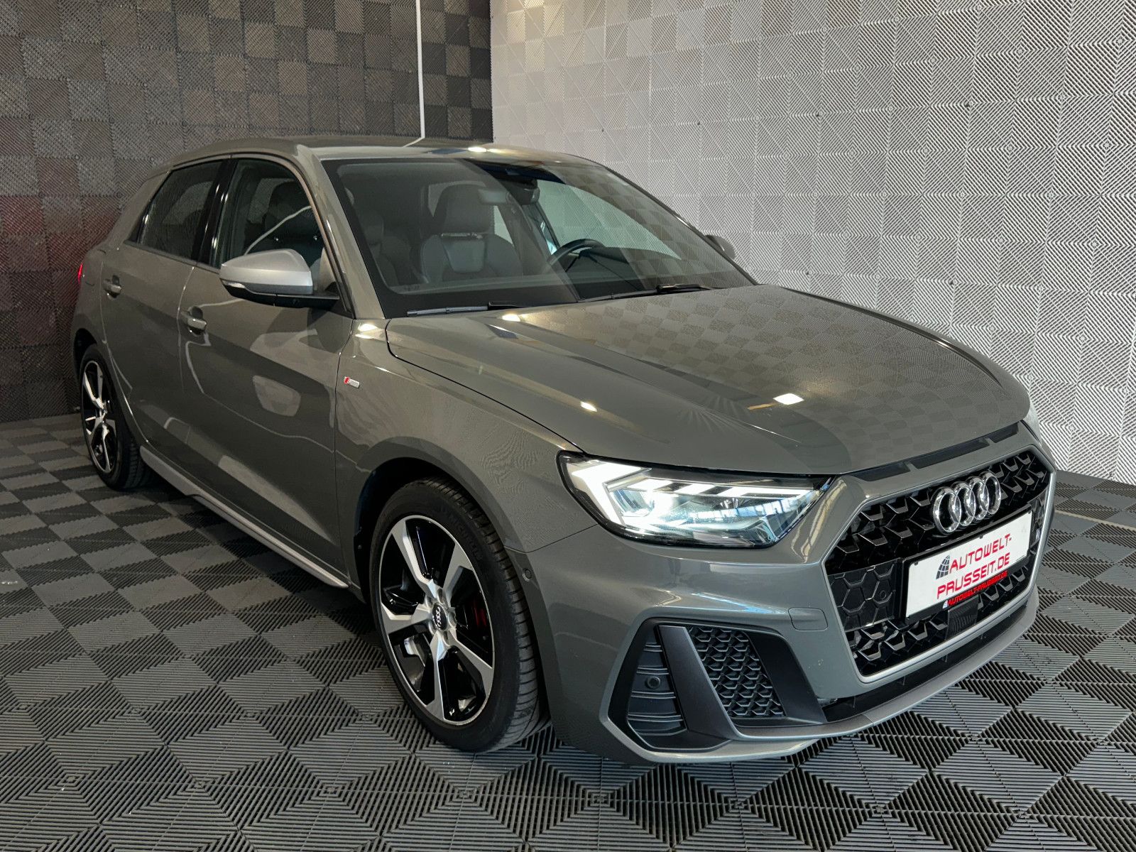 Gebrauchtwagen Audi A1 A1 SB 40 TFSI*S-LINE*DSP-PDC V+H-SHZ-DAB-LM 17" in Horb am Neckar