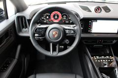 PORSCHE Cayenne Coupe GTS /PDCC/ STANDHZG./ BURMESTER HE PORSCHE Cayenne Coupe GTS /PDCC/ STANDHZG./ BURMESTER HE