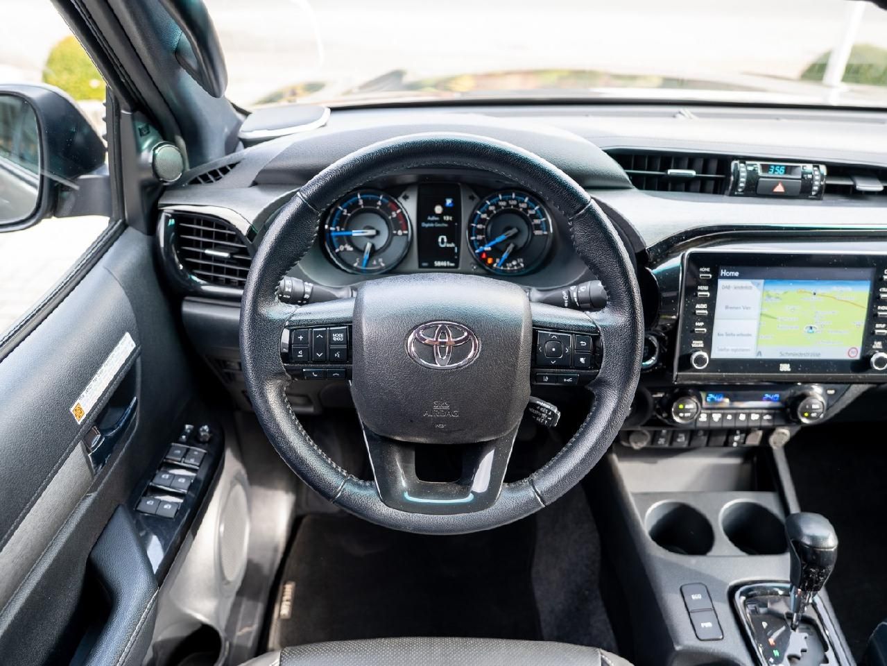 Fahrzeugabbildung Toyota Hilux Double Cab Invincible 4x4