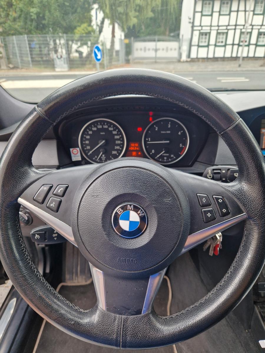BMW 520 2009 — interior