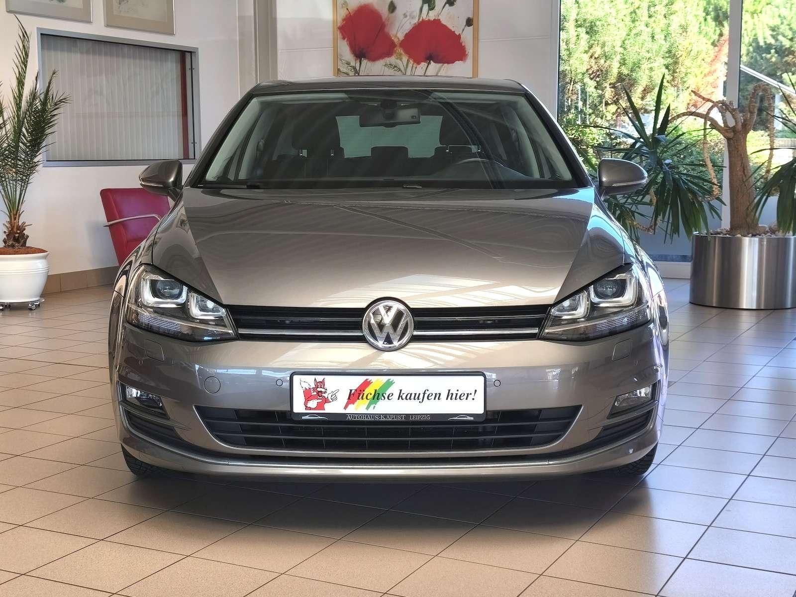 Fahrzeugabbildung Volkswagen Golf Lounge 1.4 /Bi-Xenon/Navi/Tempo/Ahk 110 ...
