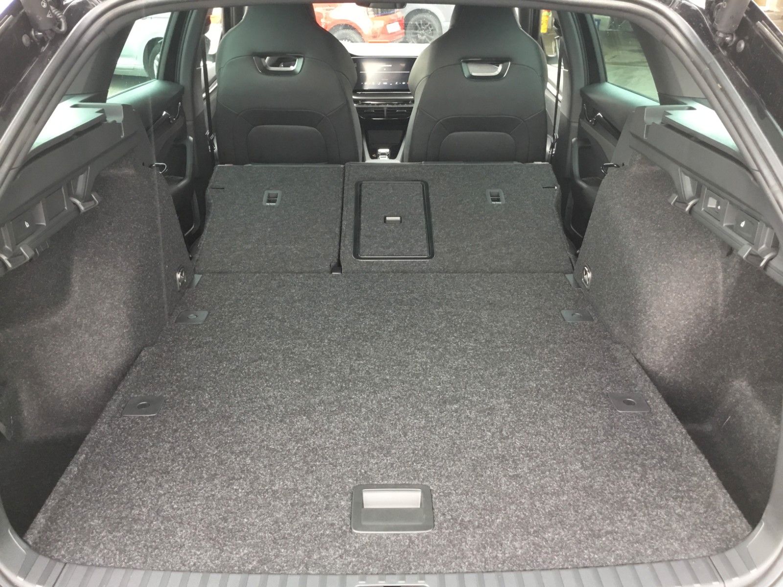 Fahrzeugabbildung SKODA Octavia 2.0TSI DSG RS Combi+AHK+Standheizung+19"