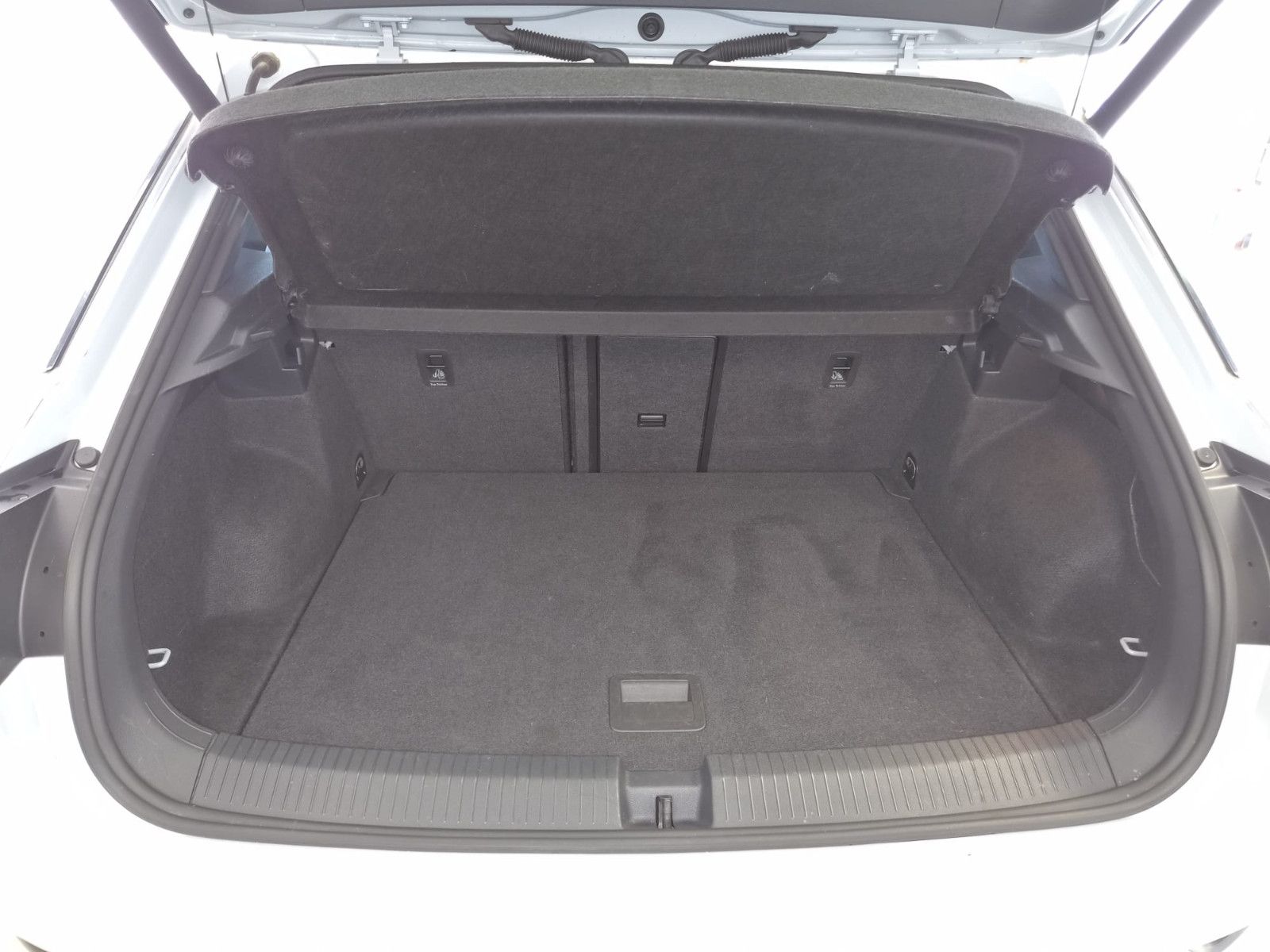 Fahrzeugabbildung Volkswagen T-Roc Sport 4Motion / LED / SCHECKHEFT