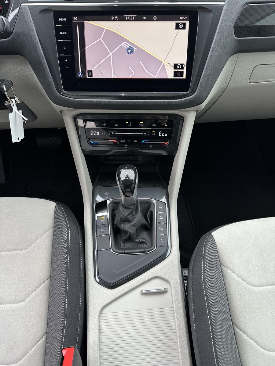 Fahrzeugabbildung Volkswagen Tiguan Elegance eHybrid NAV+LED+HEADUP+KAMERA+PP