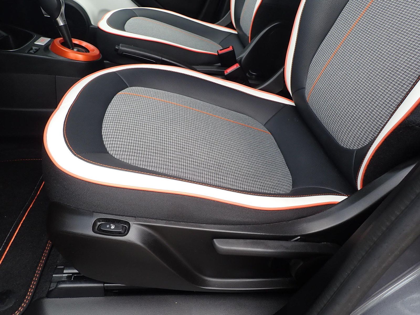 Fahrzeugabbildung Renault Twingo Vibes Electric/22KW/WKR/KAMERA/SH/KLIMA