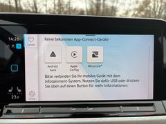 Fahrzeugabbildung Volkswagen Golf VIII Variant Life Navi Sitzh LED ACC AHK