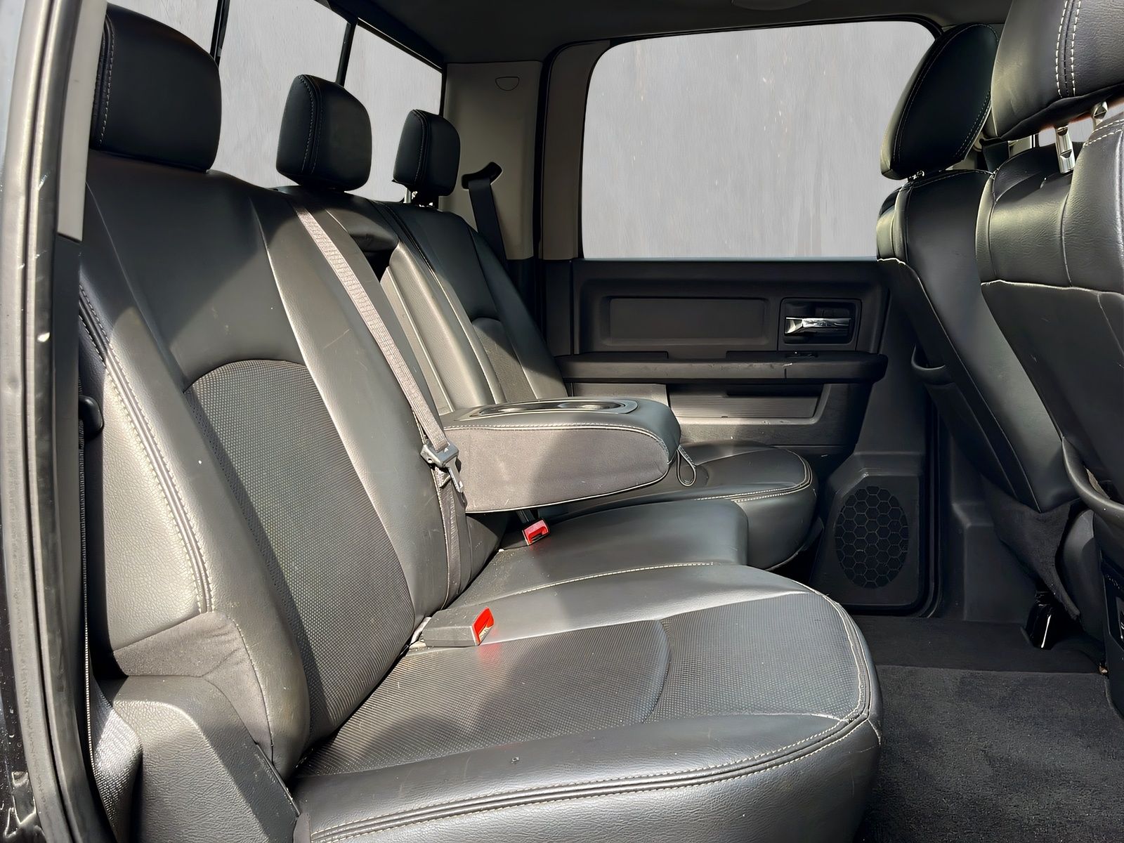 Fahrzeugabbildung Dodge RAM 1500 LPG 103L CREW CAB 1.HAND RF KAM AHK GSD